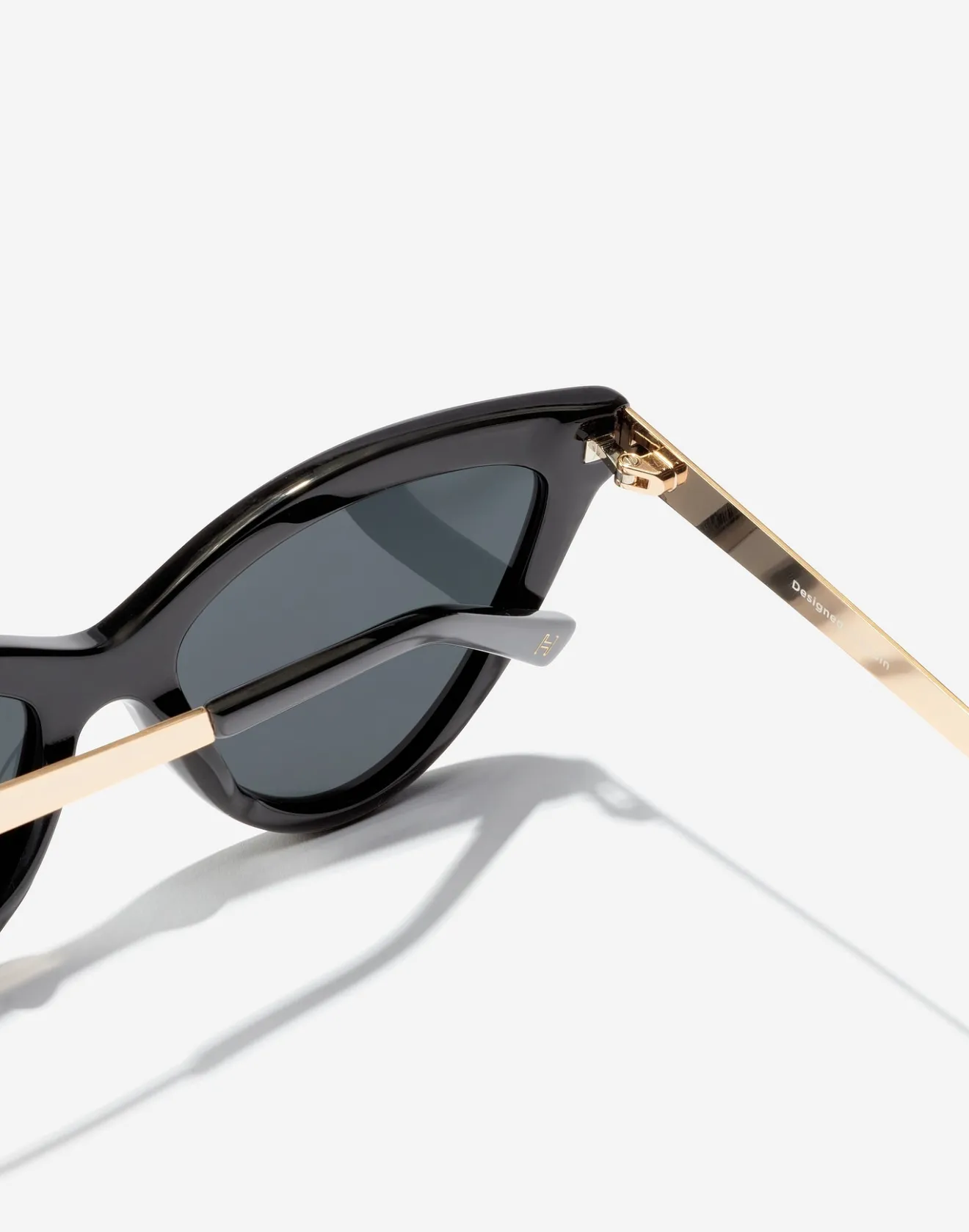 COSMO - POLARIZED BLACK DARK>Hawkers Sale