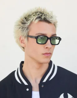 POINT - BLACK APPLE><noscript><img width=