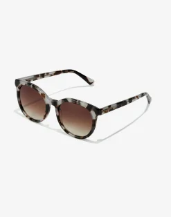 RESORT - LEO BROWN>Hawkers Online