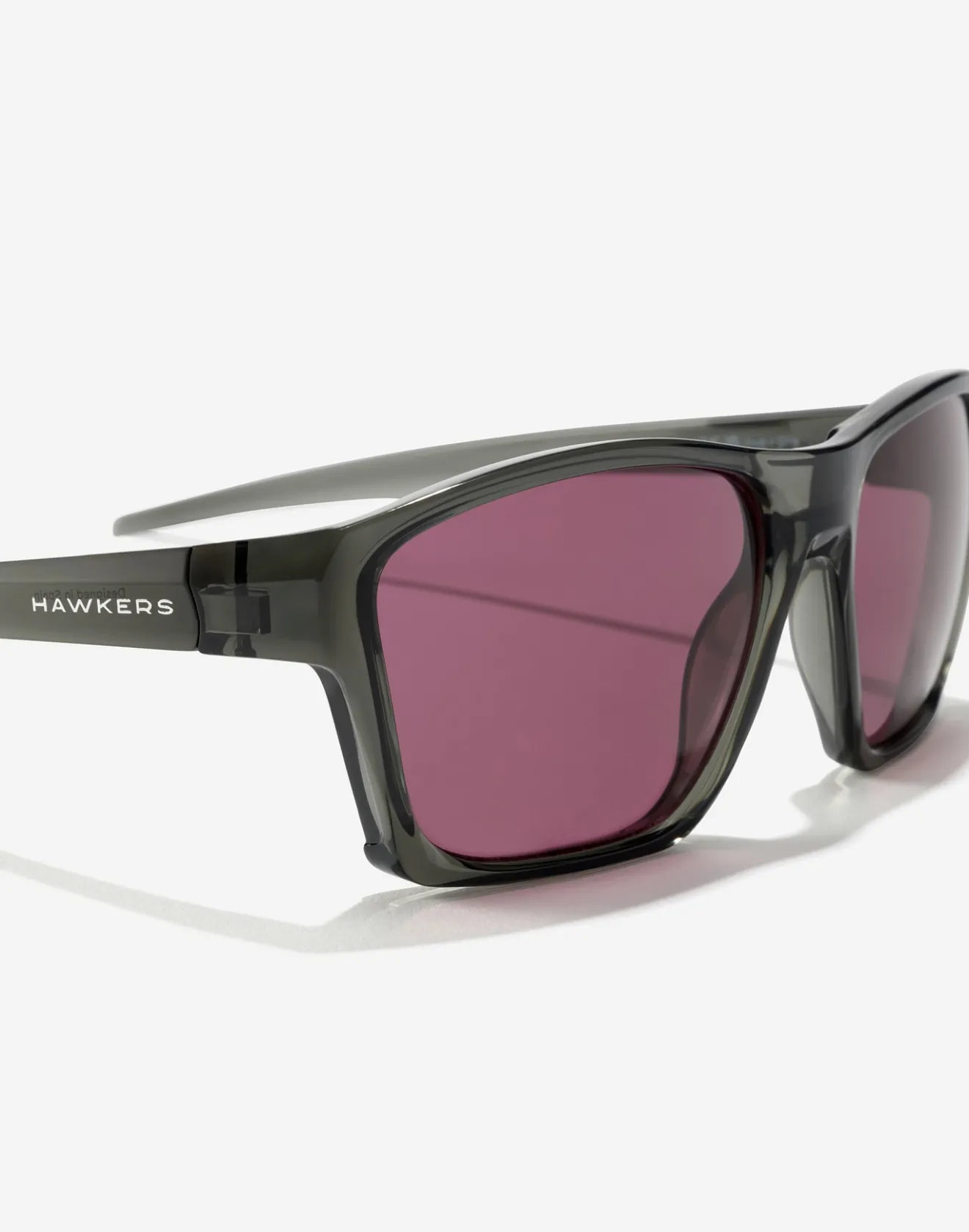SHARK - BLACK GRAPE>Hawkers Fashion