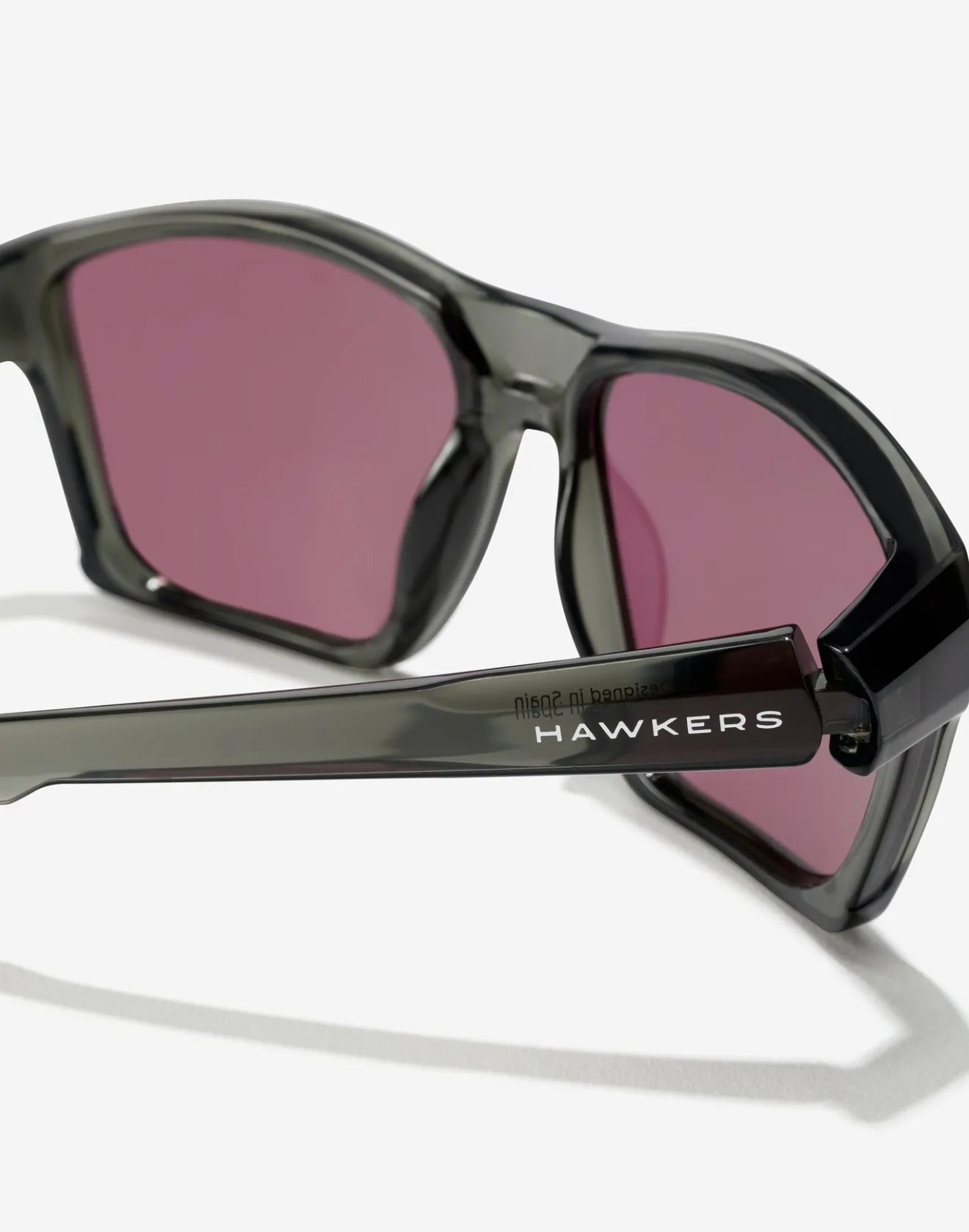 SHARK - BLACK GRAPE>Hawkers Fashion