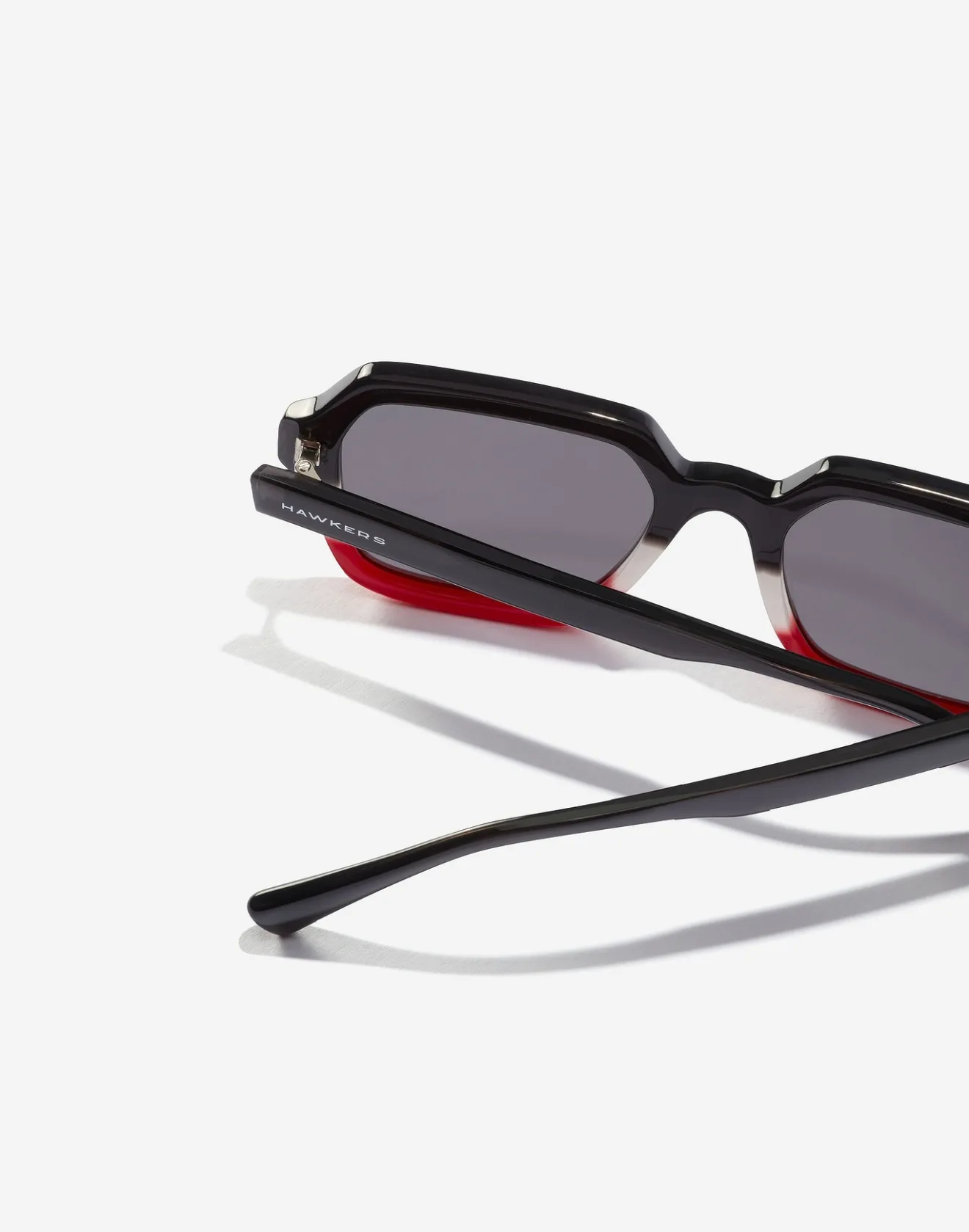 TRI COLOR DARK MINIMAL>Hawkers Hot